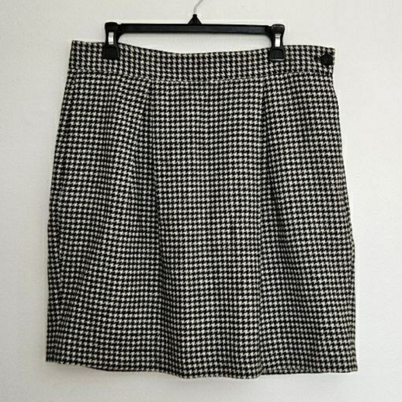 Brooks Brothers Dresses & Skirts - Brooks Brothers Classic And White Black Houndstooth Skirt 14